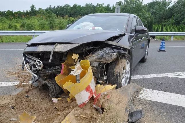 粪车逆行撞上小车，小车遭遇飞来横粪——深度剖析事件背后的真相与法规解读