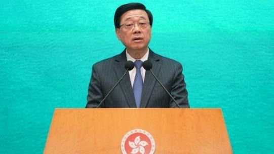 李家超对李嘉诚拟出售港口事件回应，港口未来何去何从？悬念重重！